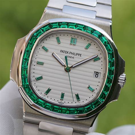 patek philippe nautilus emerald